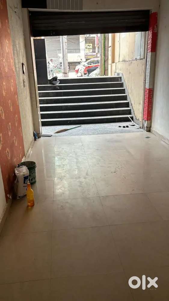 Kiraye ke liye main khurram nagar me shop
