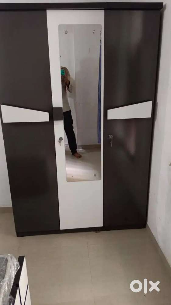 NEW BRAND 3DOOR WARDROBE B300}²¹