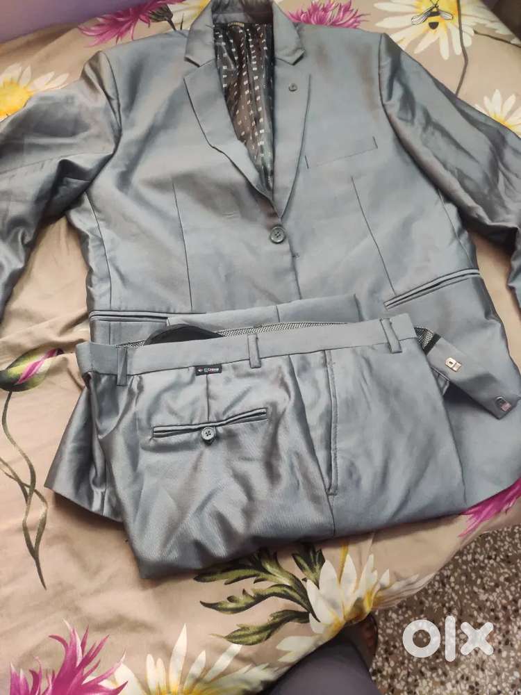 Cobb Italy 2 piece suit in new condition not used