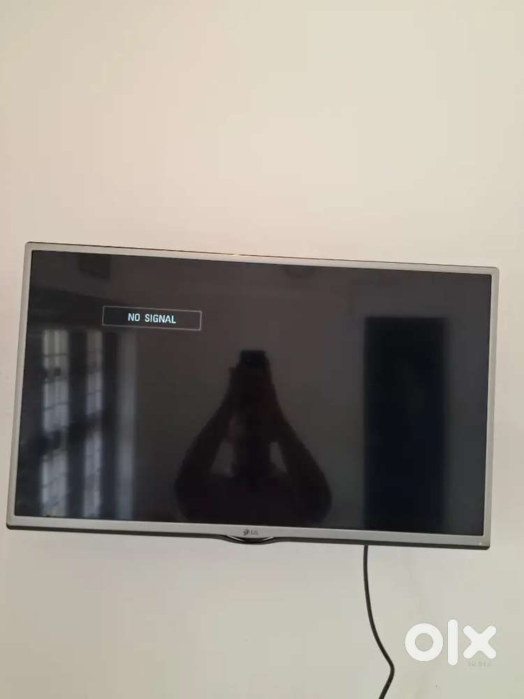 LG 32-inch LED TV (Model 32LF550A) - USB/HDMI, Wall Mount