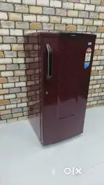 LG maroon colour intellcool model with design body 190 litres