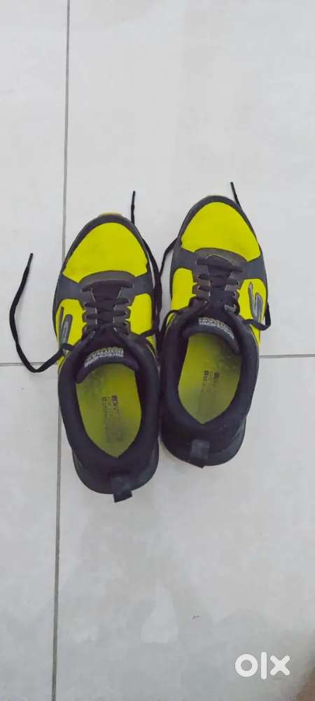 Skechers tennis shoes (go train venom)