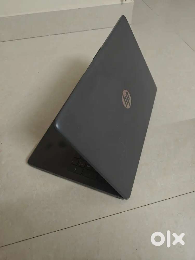 Laptop HP i15