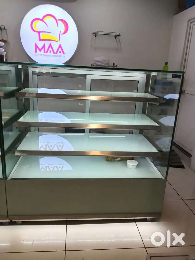 Sweet display counter