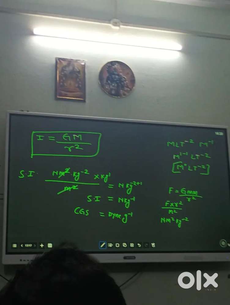 A good condition smart board let
