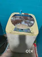 10 years old Haier Washing Machine.Best condition. selling as shifting
