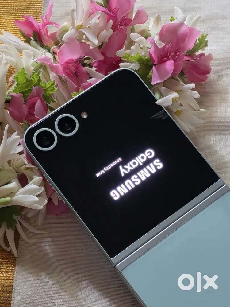 Samsung Galaxy Z Flip 6 5G (256GB) - Out Of Warranty.