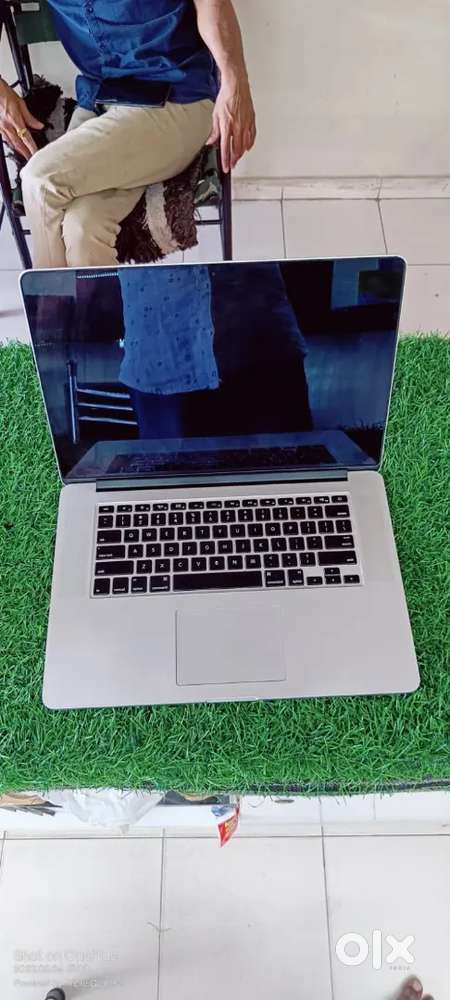 MacBook PRO 2015 (Camera Not working) Like New condition