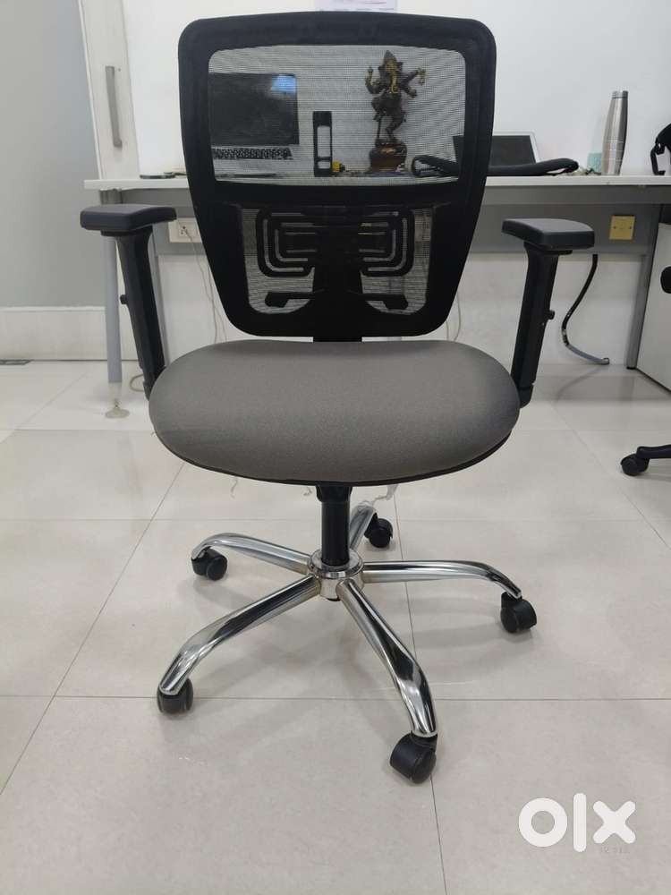 Office chair wakefit