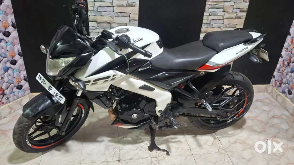 Pulsar 200 EMI Available 2022