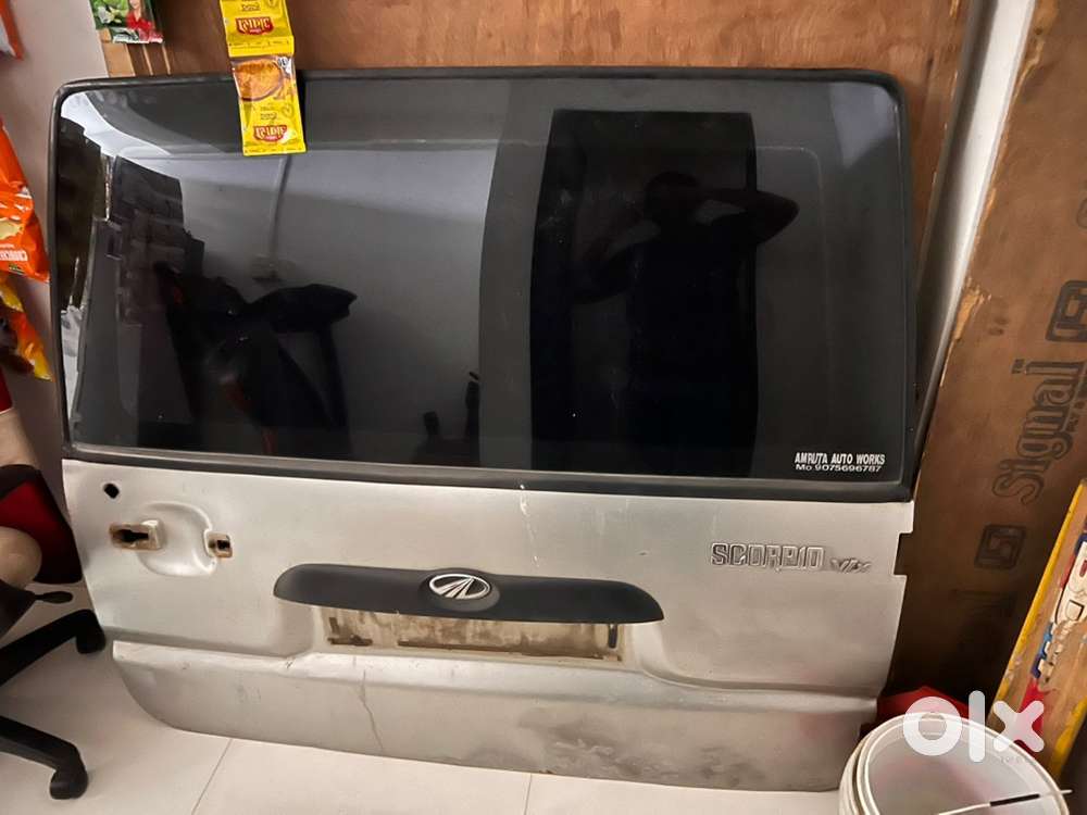 Scorpio back door in good condition available