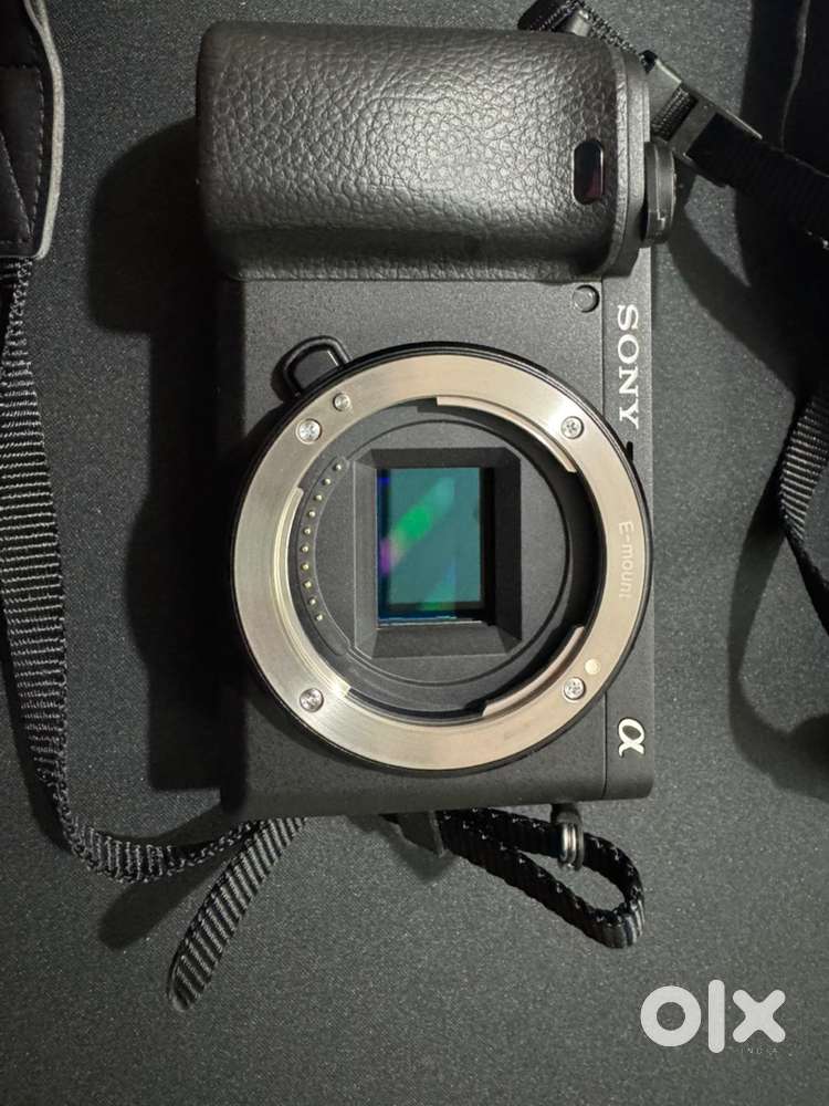 Sony Alpha A6400 Mirrorless Camera – Excellent Condition + Accessories