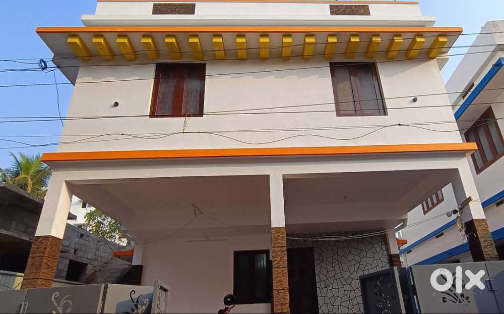 Ladies accomodation near Nucleus Mall, Maradu, Ernakulam