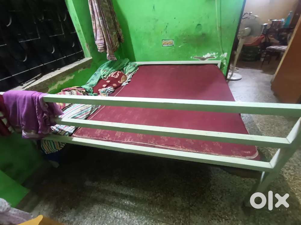KING SIZE NILKAMAL BED SELLING AT VERY LOW PRICE