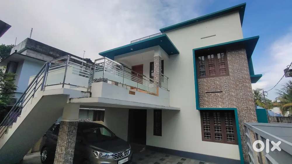 WELL MAINTAINED 5 BHK HOUSE FOR SALE IN KOWDIAR