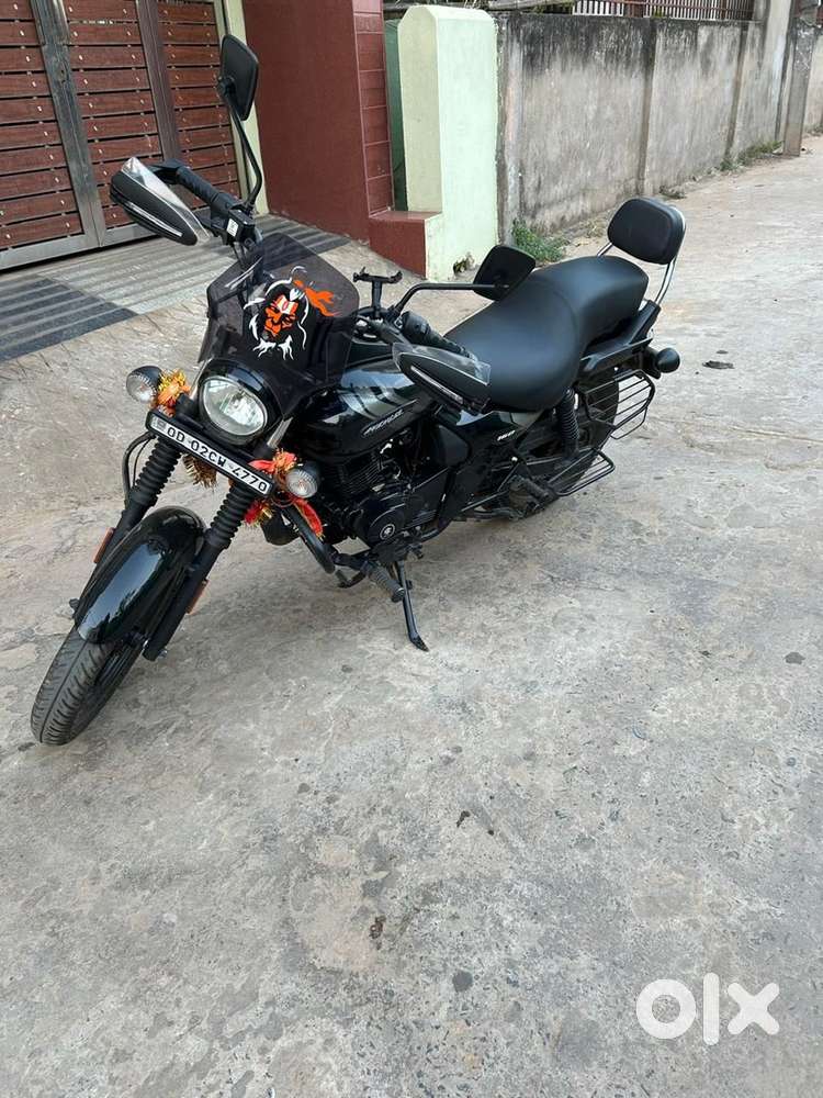 Modified avenger 160 street likely new condition(1 year 2 months)