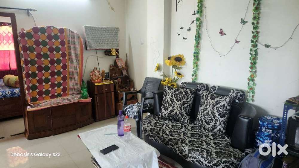 7 yrs old flat, looks like new, self used, no damages.