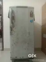 Full condition with fridge stand