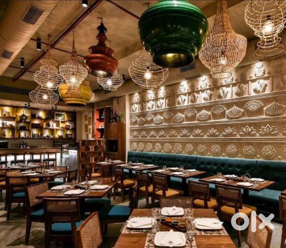 Waiter and table clenaer