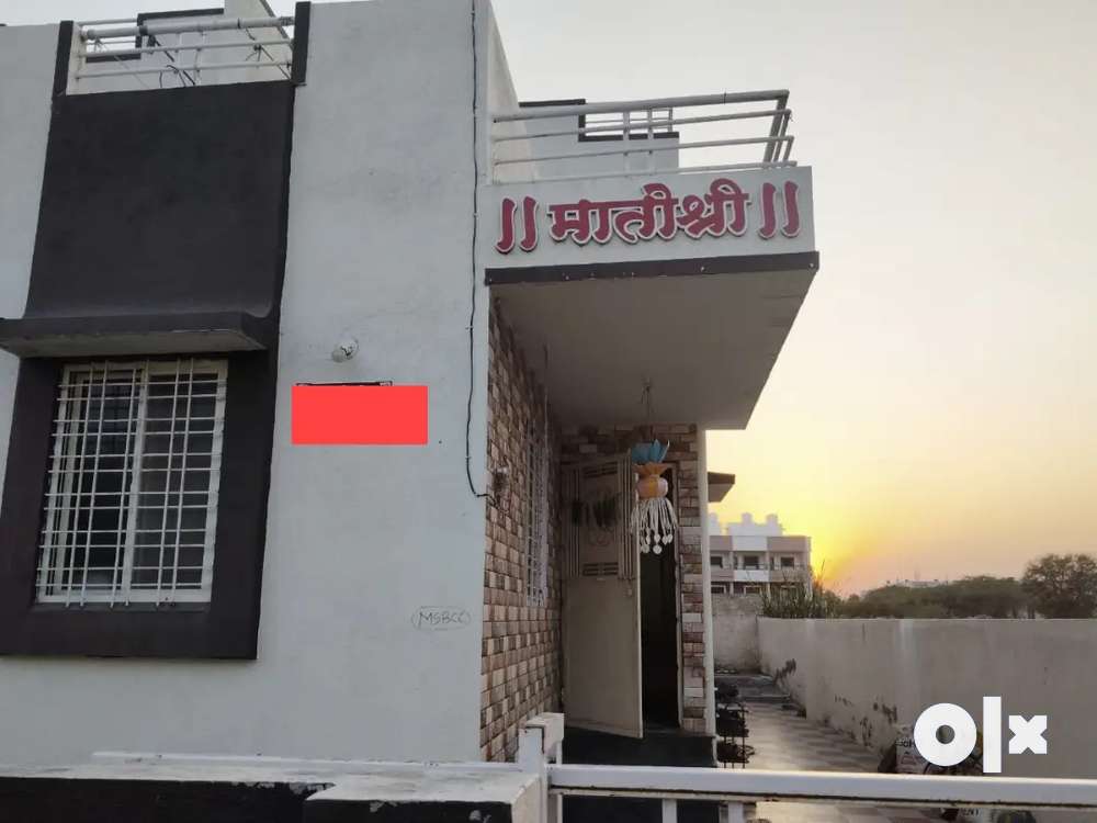 For sale 2 BHK ROW HOUSE Corner , built up-850, area 1080