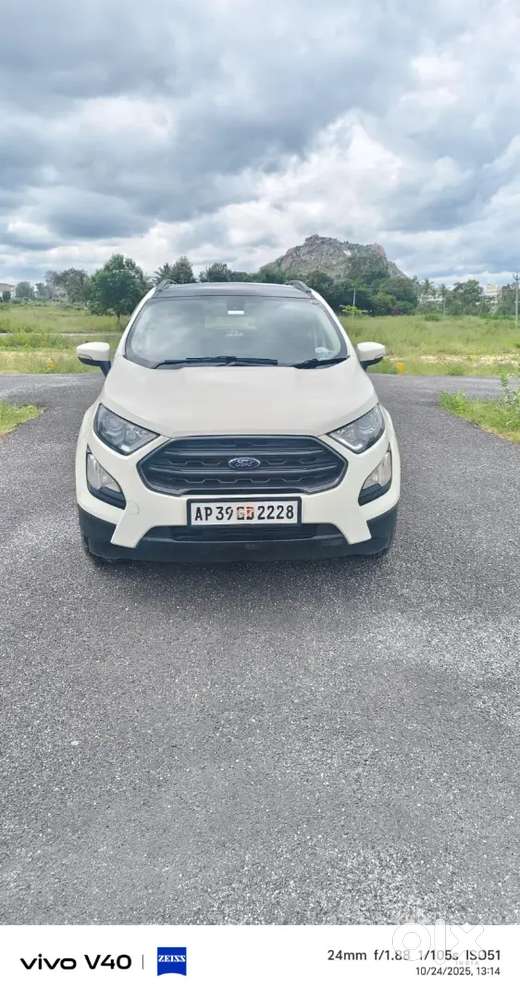 brand new tyres  automatic climate control sunroof..keyless entry