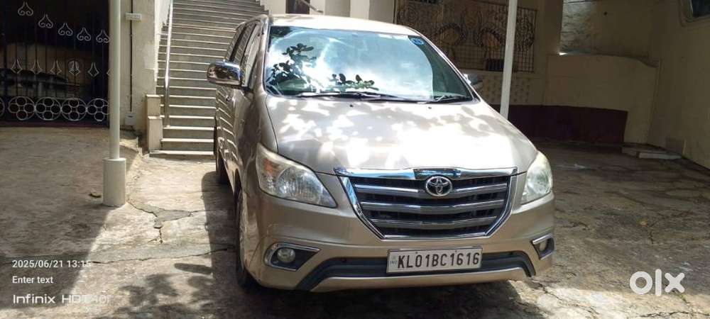 INNOVA VX 2011 end model   good condition used by CEO of a PVT LTD com