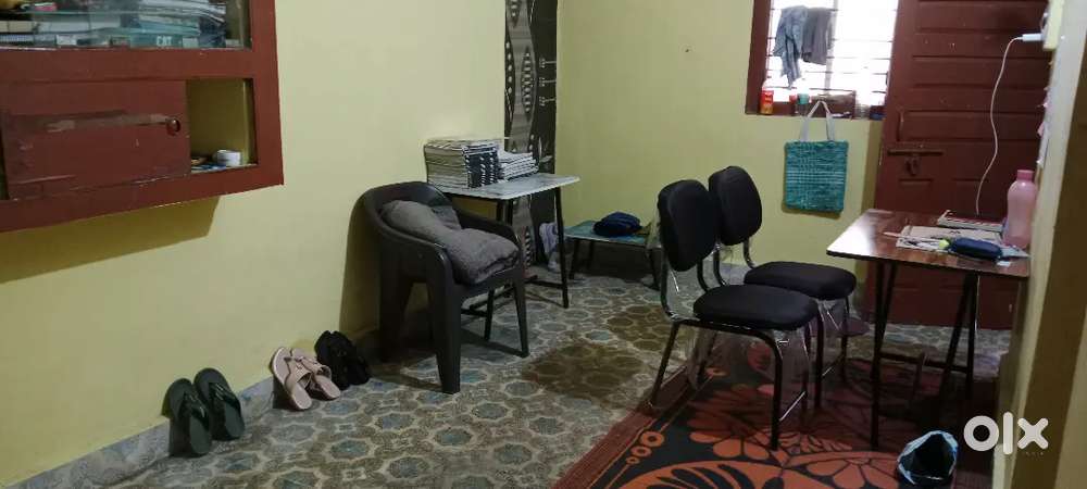 I need female roommates