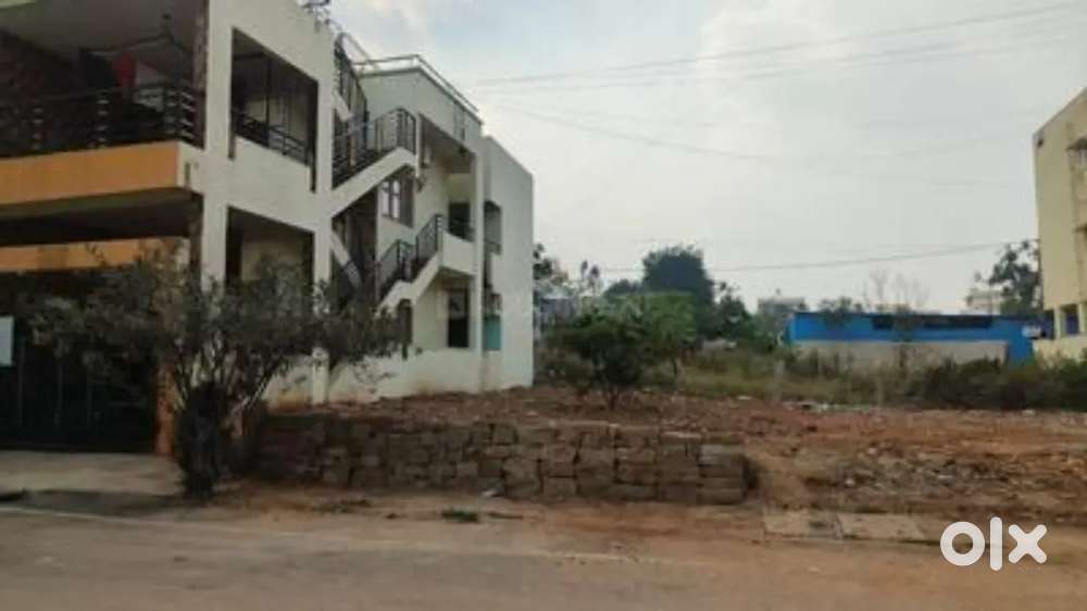 We have 100 guj to 1500 guj plots available