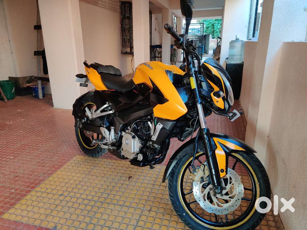 BAJAJ PULSAR NS 200