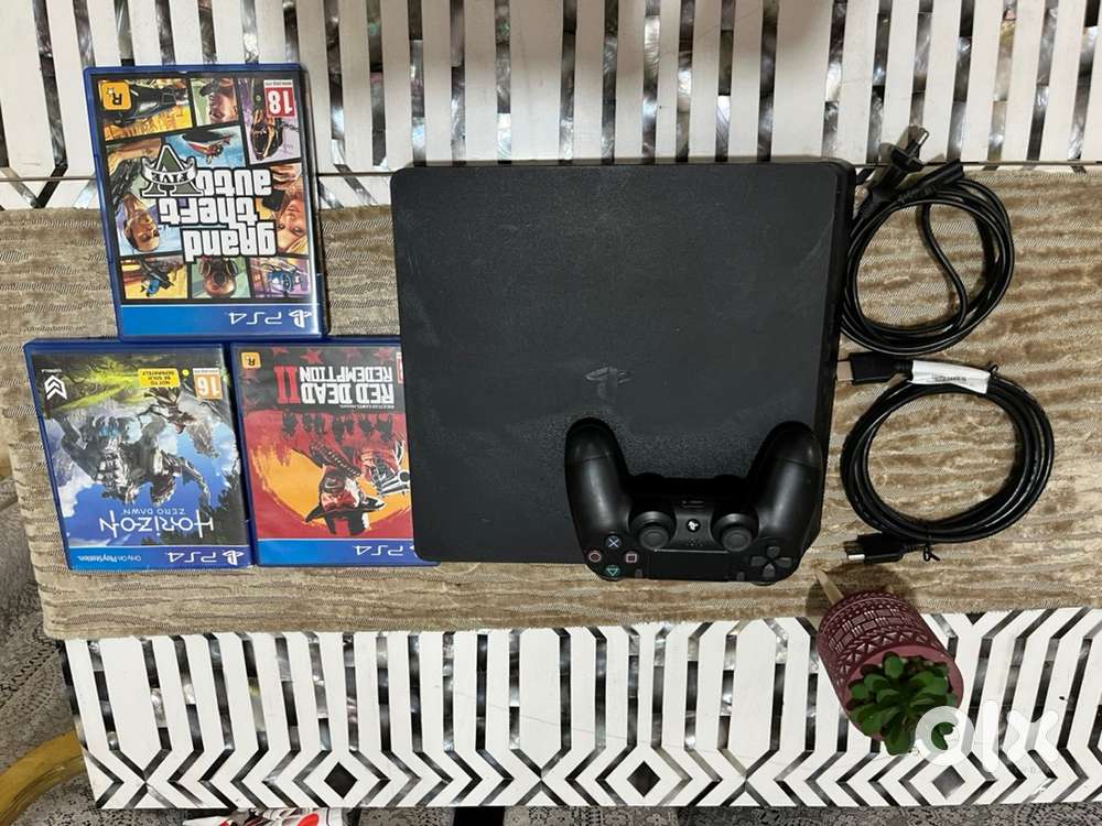 PLAY STATION 4 /PS4