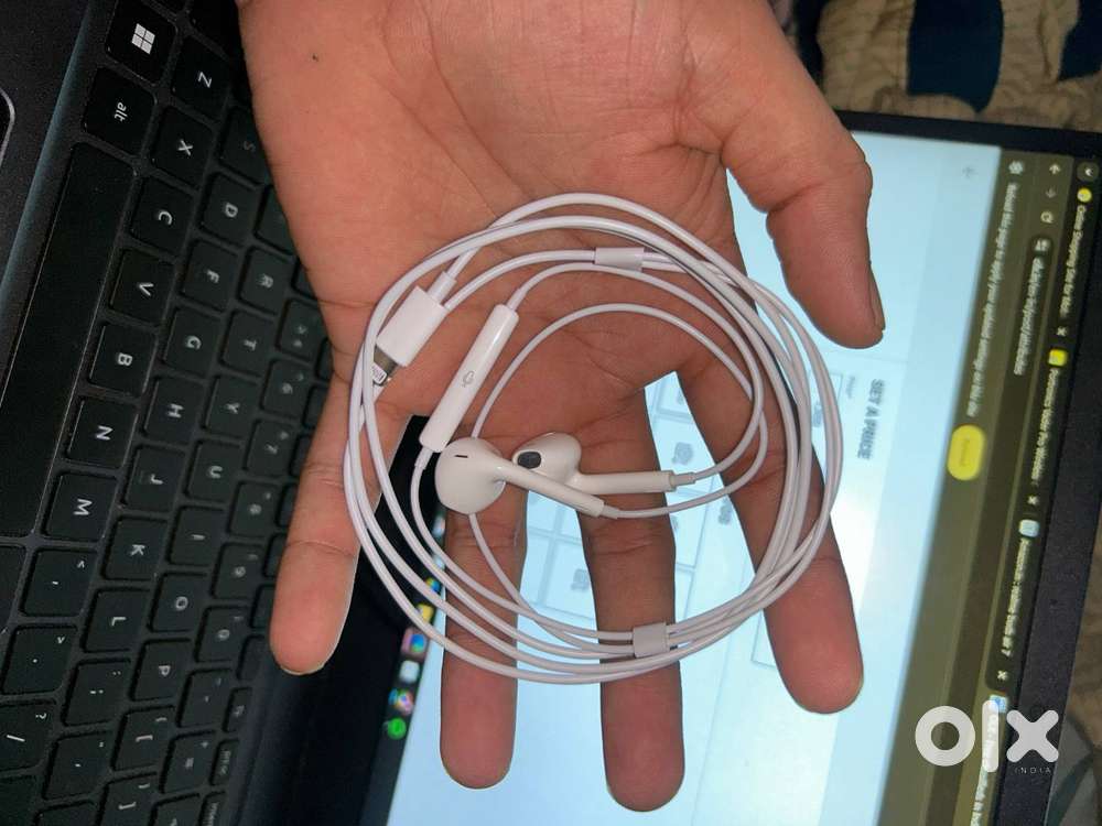 Apple wired Earphones Lightnining connector