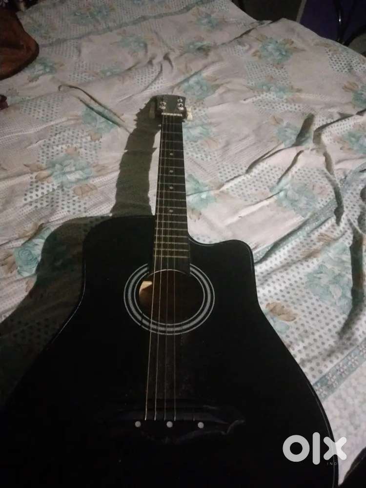 Intern guitar no bag good for beginners