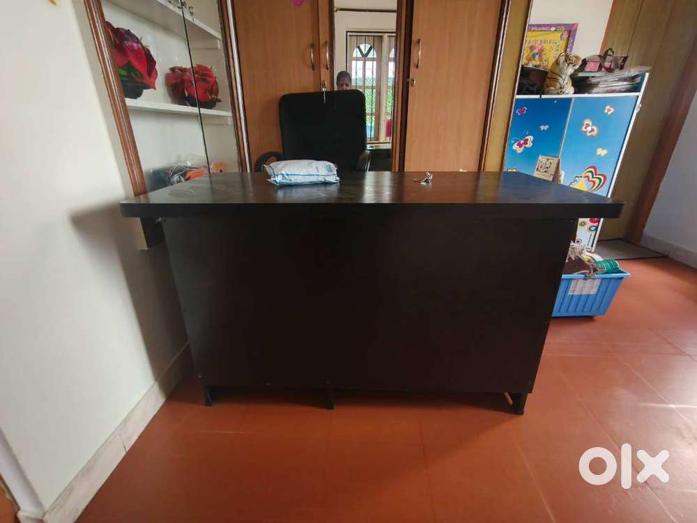 Study/Computer/office table with chairs