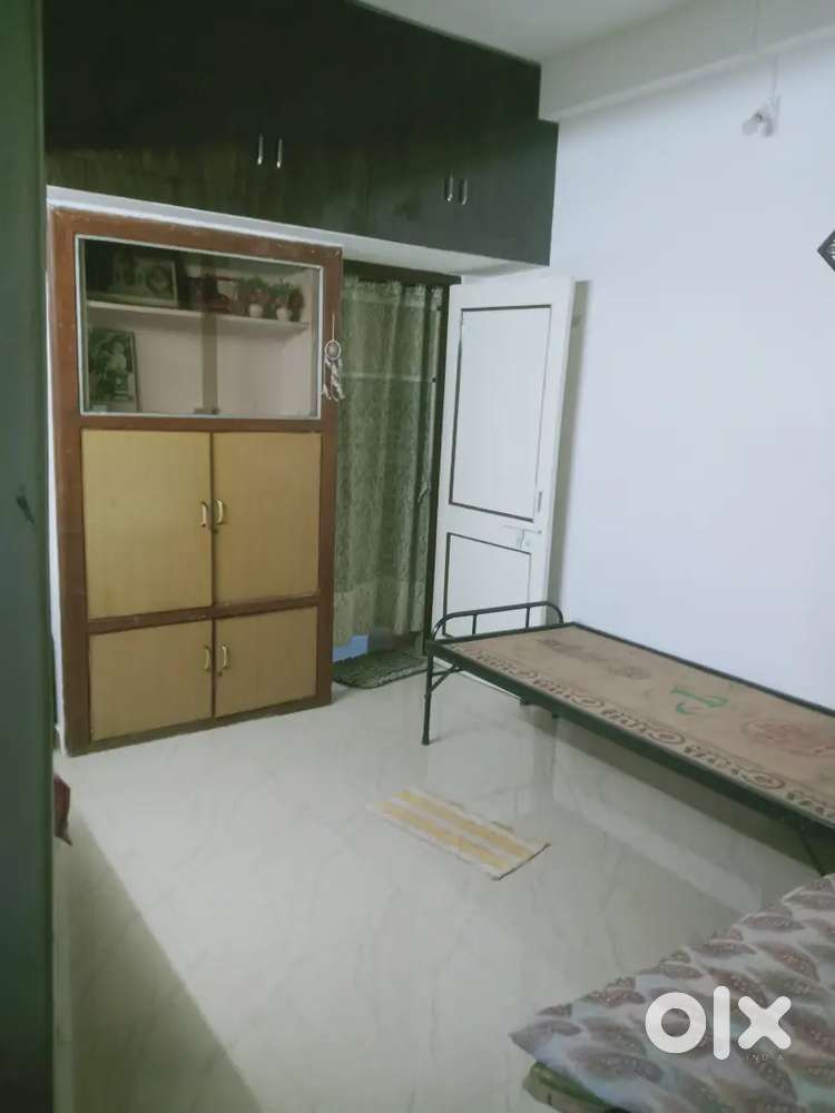 PG available only for working or bachelor girls