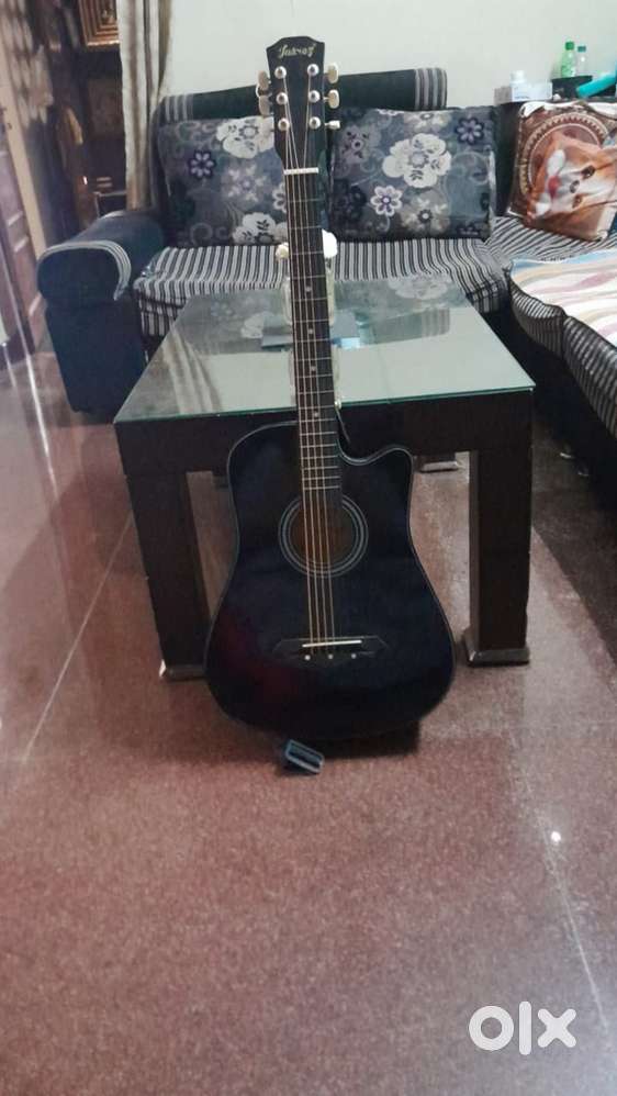 Guitar in Excellent Condition – Ready to Use
