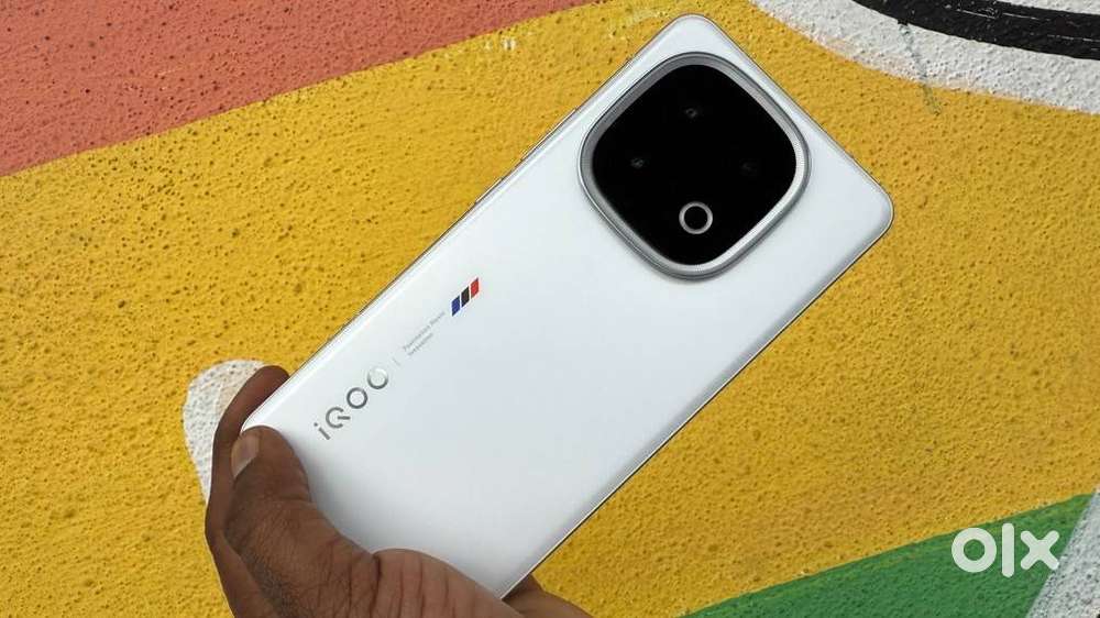 BRAND NEW IQOO 13 12 GB 256 GB 6 MONTH OLD