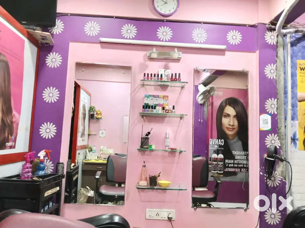 Salon Parlour
