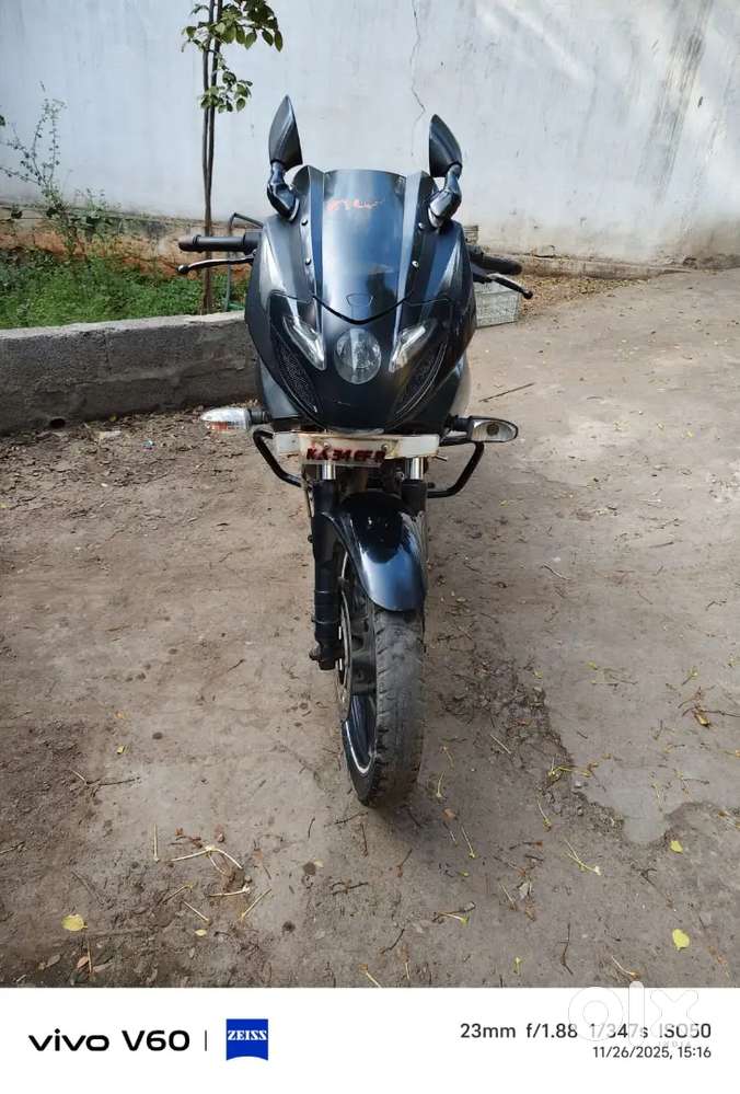 Bajaj Pulsar 220