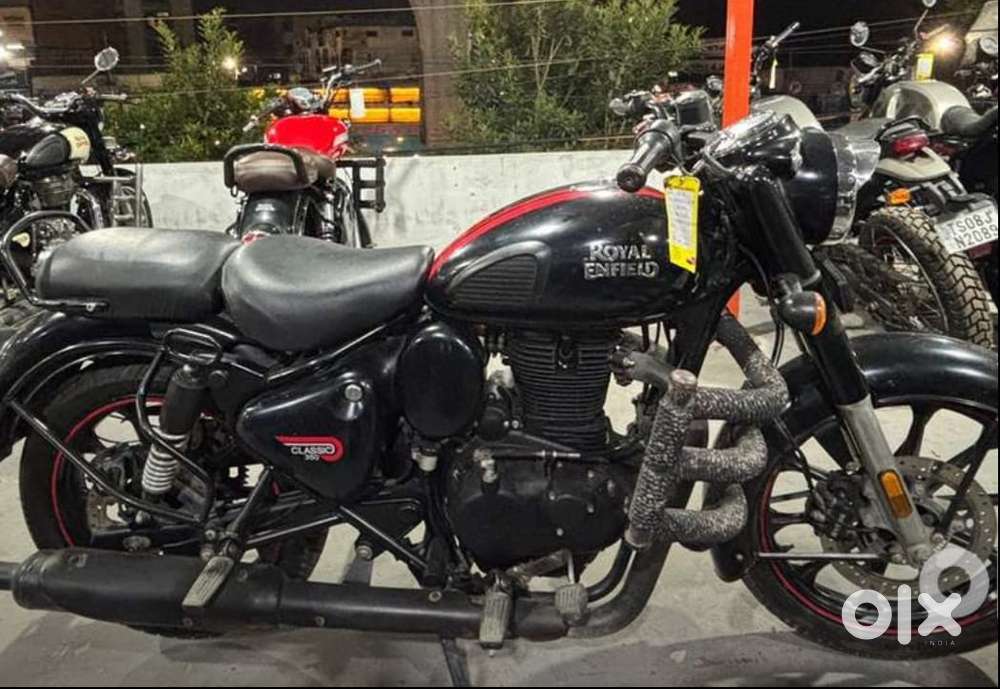 Classic 350 stealth black bullet