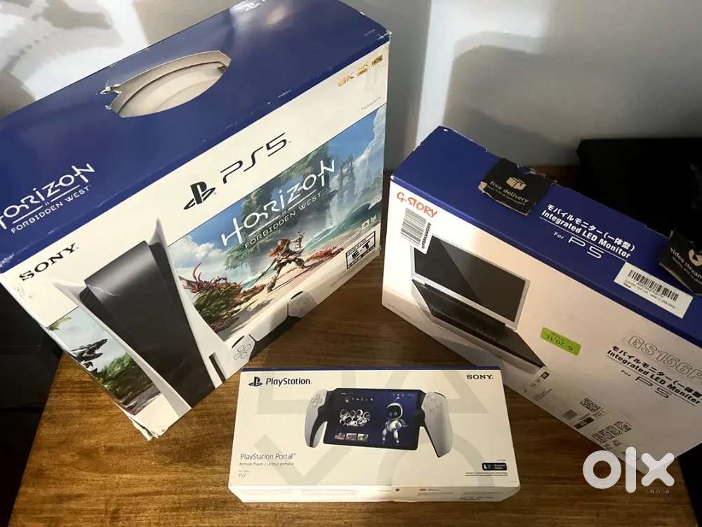 PS5 CONSOLE BUNDLE Console 2 Controllers 5 Games,