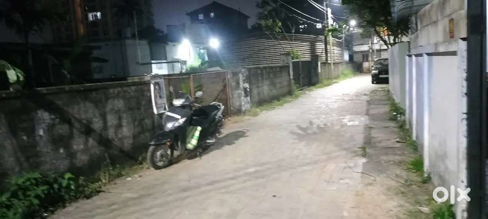 3 cent Residential plot chakkaraparambu near Holliday inn