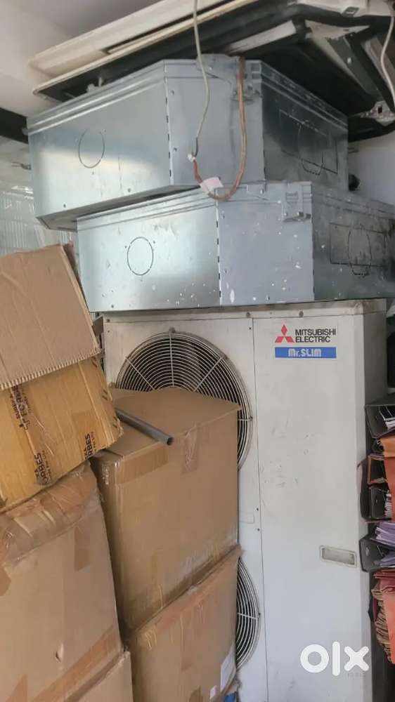 शोरूम साठी लागणारा 4 टणाचा कॅसेट AC अर्जंट विकणे आहे