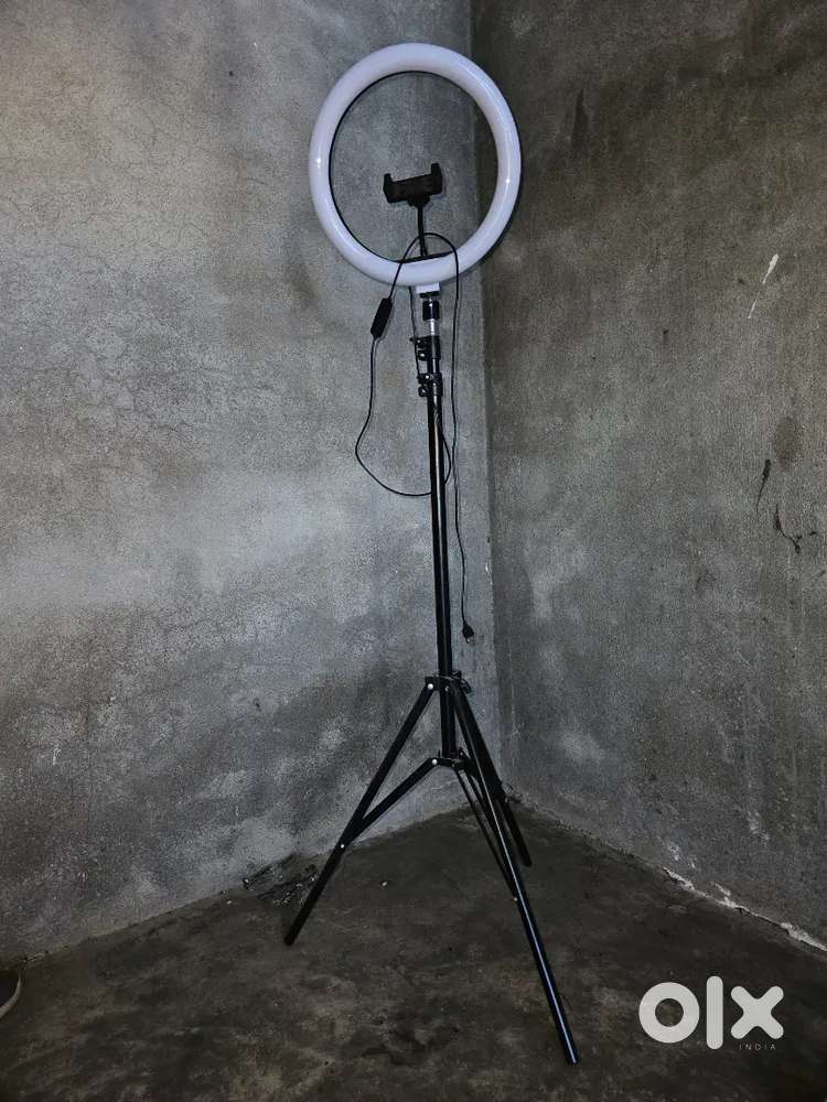 Ring light with tripod stand