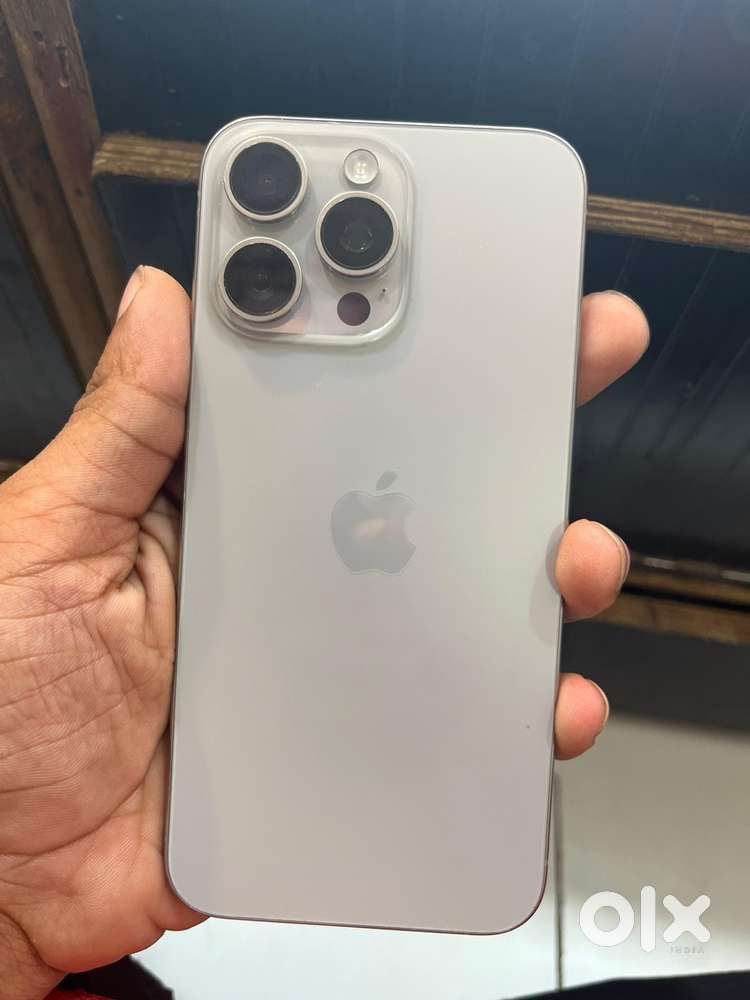 I phone 15 pro max 256 gb battery 88%