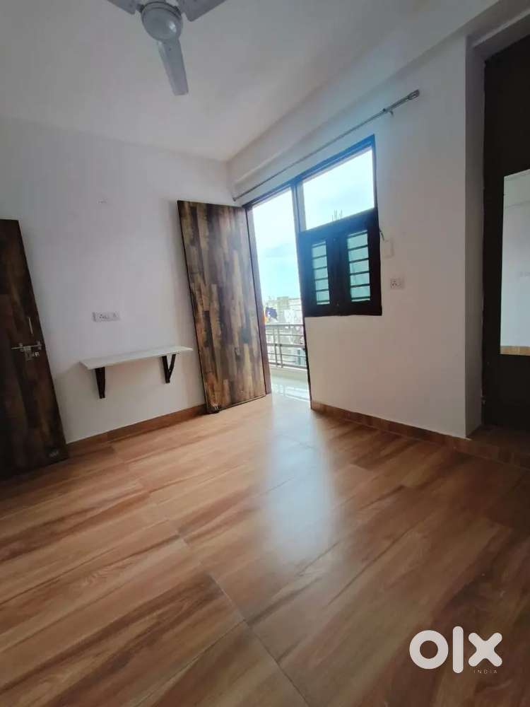 1 bhk semi furnished flat available for rent near saket metro station