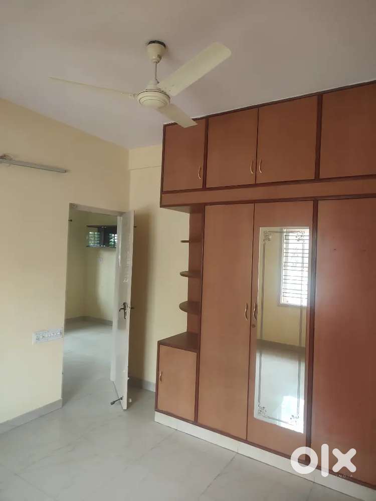 3bhk flat rent semi furnished Arekere