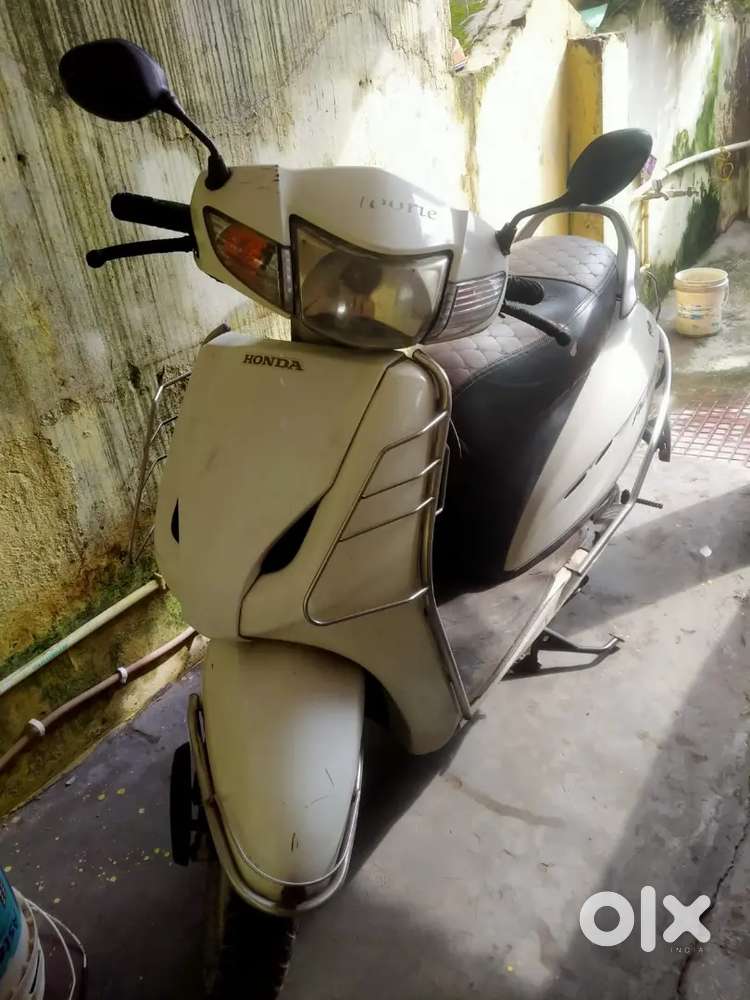 Honda activa White colour in a good condition