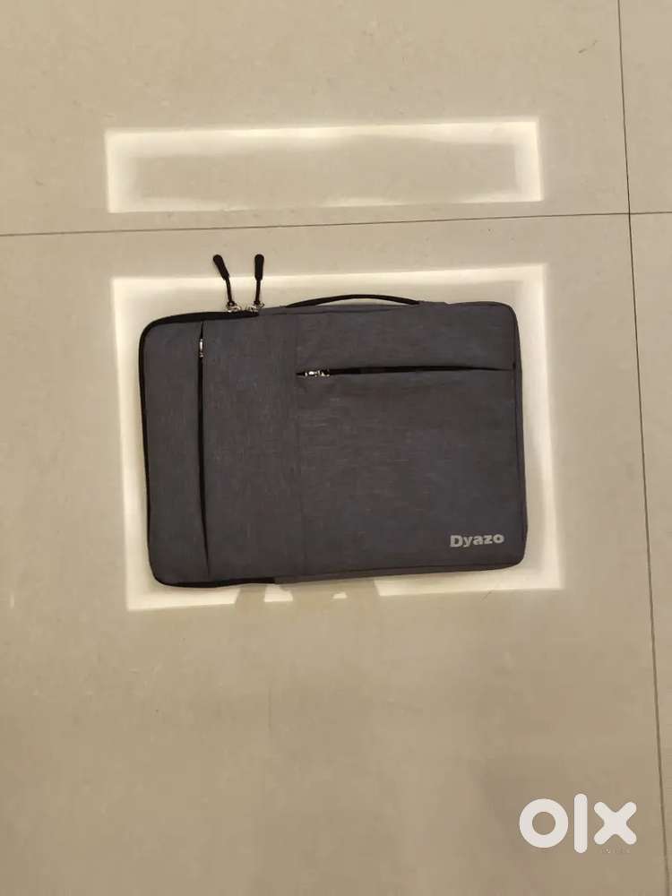 Dyazo laptop sleeve