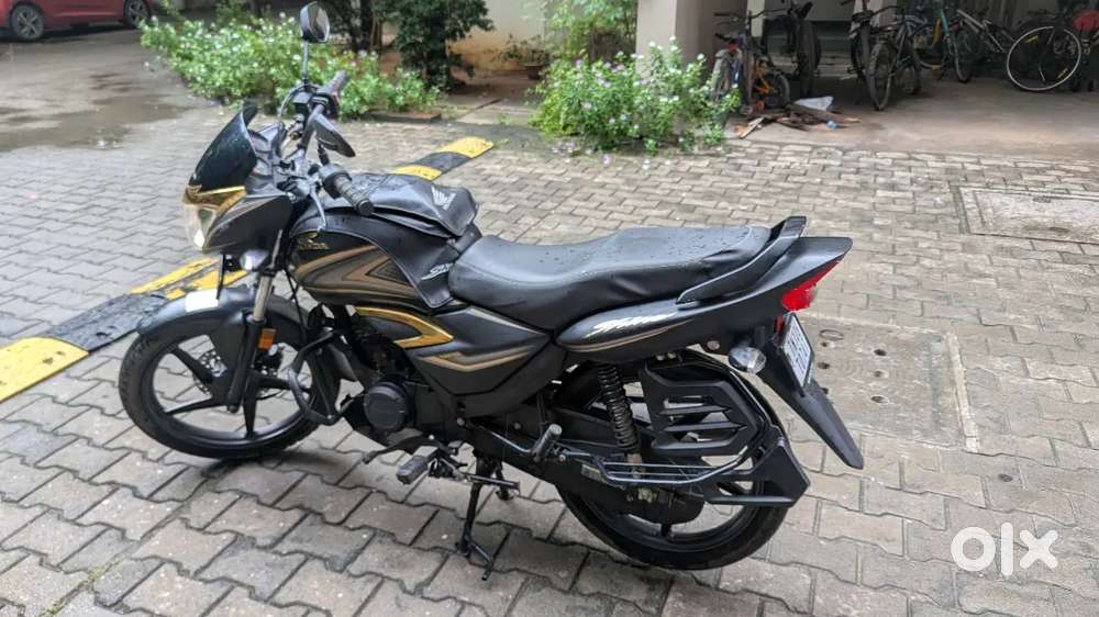 Honda Shine (Celebratory Edition)  Available at Second Hand