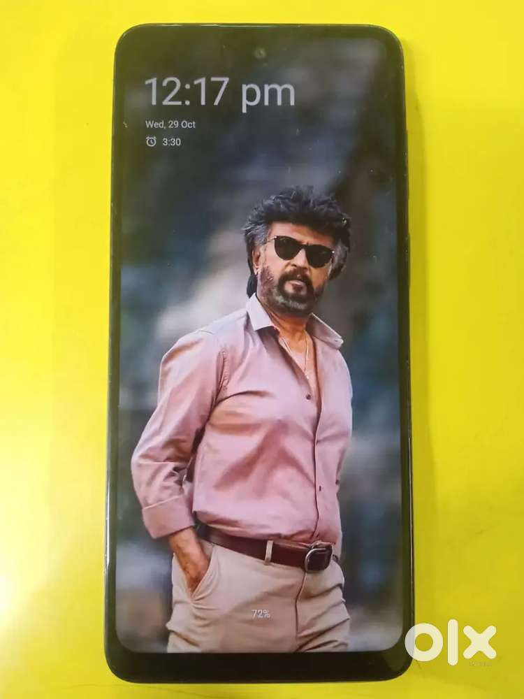 Motorola e32s good condition chager nd bill box nhi hai